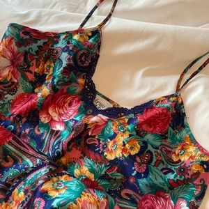 Silky floral vintage dress 🤍